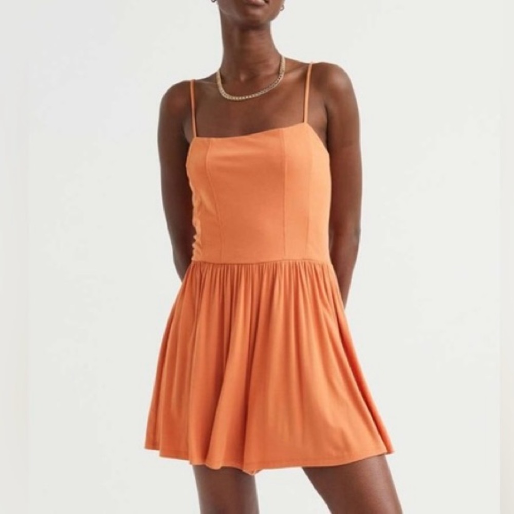 🦋 H&M Warm Orange Square Neck Sleeveless Flowy Romper 🧡